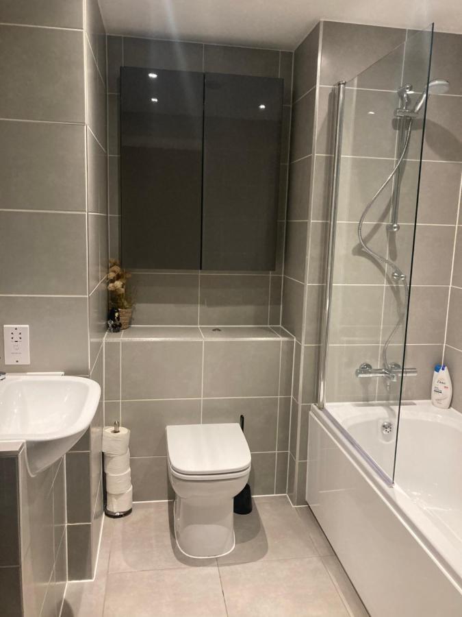 Canal View 1 Bed Apartment In Zone 1 Londra Esterno foto